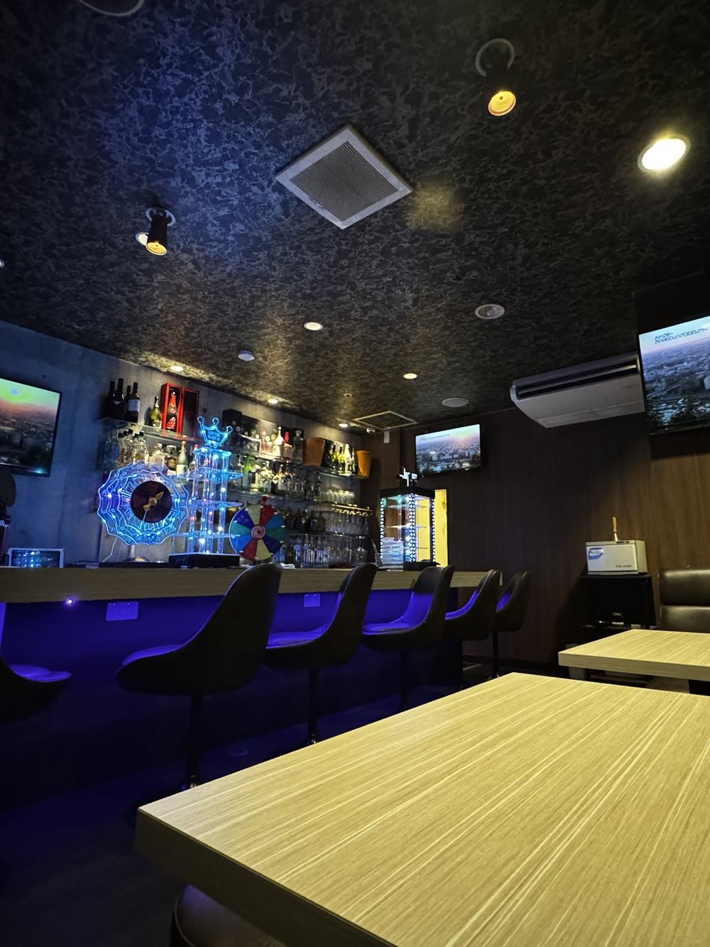 THE VIP BAR 店内